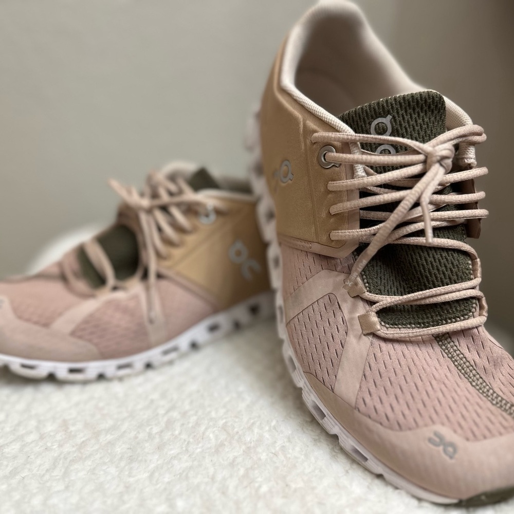 On Cloud 6 Women's Blush and Beige Athletic Shoes